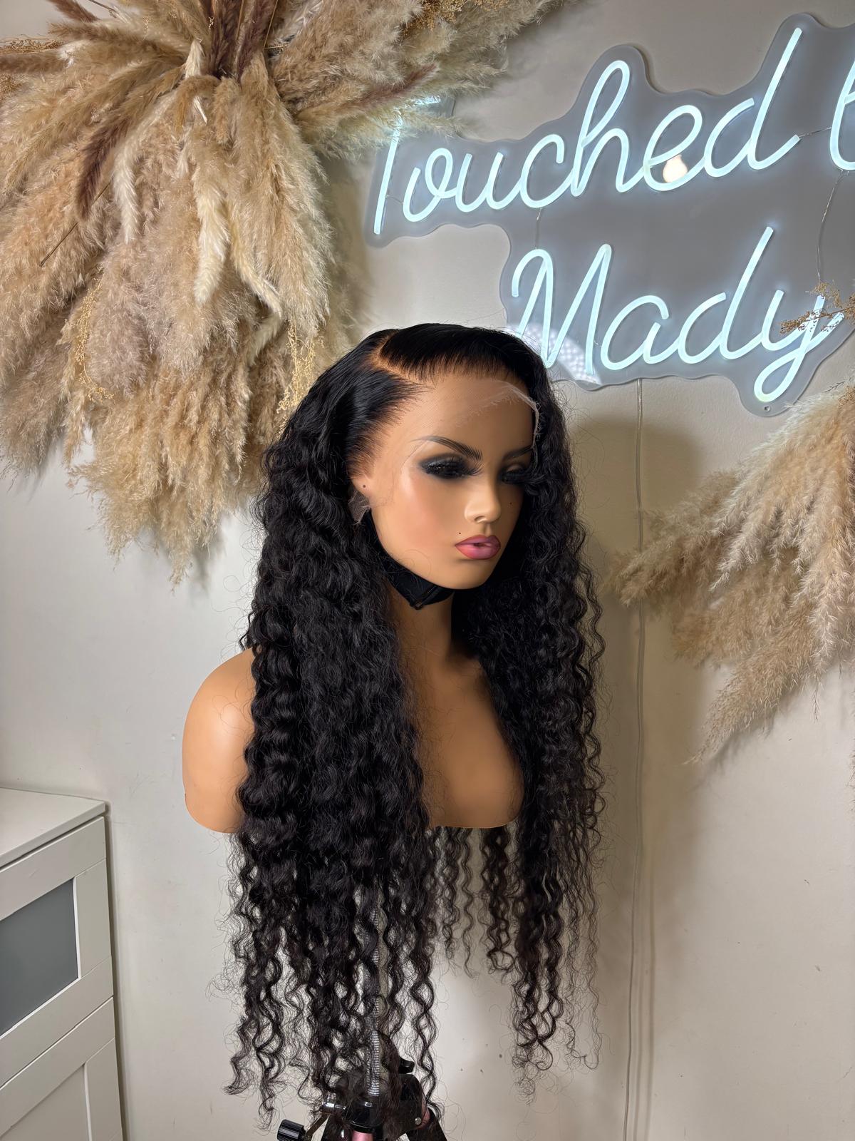 Perruque bouclée deep wave 28 pouces avec lace 13x6   ( Virgin hair)